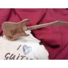 Guitarra eléctrica hecha a mano en madera de castaño