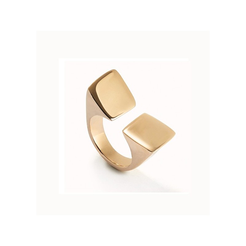 Anillo dorado Uno de 50 dos cuadrados ANI0822ORO